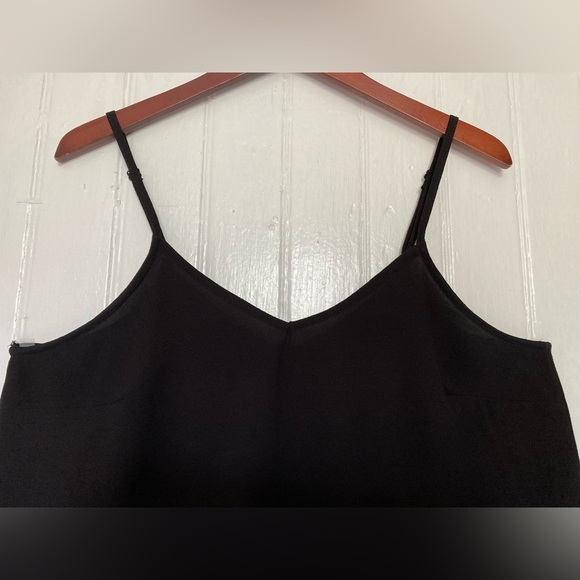 Torrid swing cami in black crepe, v-neck, adjustable straps, size 0. - Picture 4 of 8